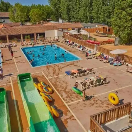 Confortable Pres De Avec Piscine Feriehus *