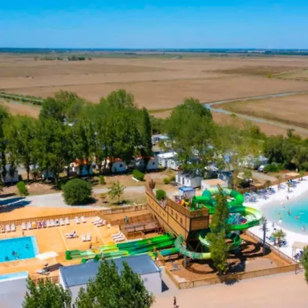 Confortable Pres De Avec Piscine Feriehus
