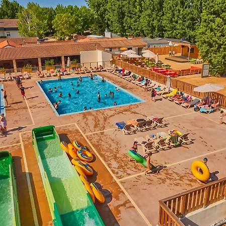 Confortable Pres De Avec Piscine Сasa de vacaciones